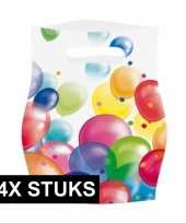 24x feestelijke uitdeel zakjes met ballonnen opdruk plastic 16x23cm