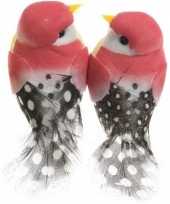 2x decoratie vogeltje fuchsia roze 6 cm op ijzerdraad met echte veren