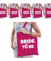Vrijgezellenfeest vrouw katoenen tasjes pakket 1x bride to be roze 5x bride squad roze
